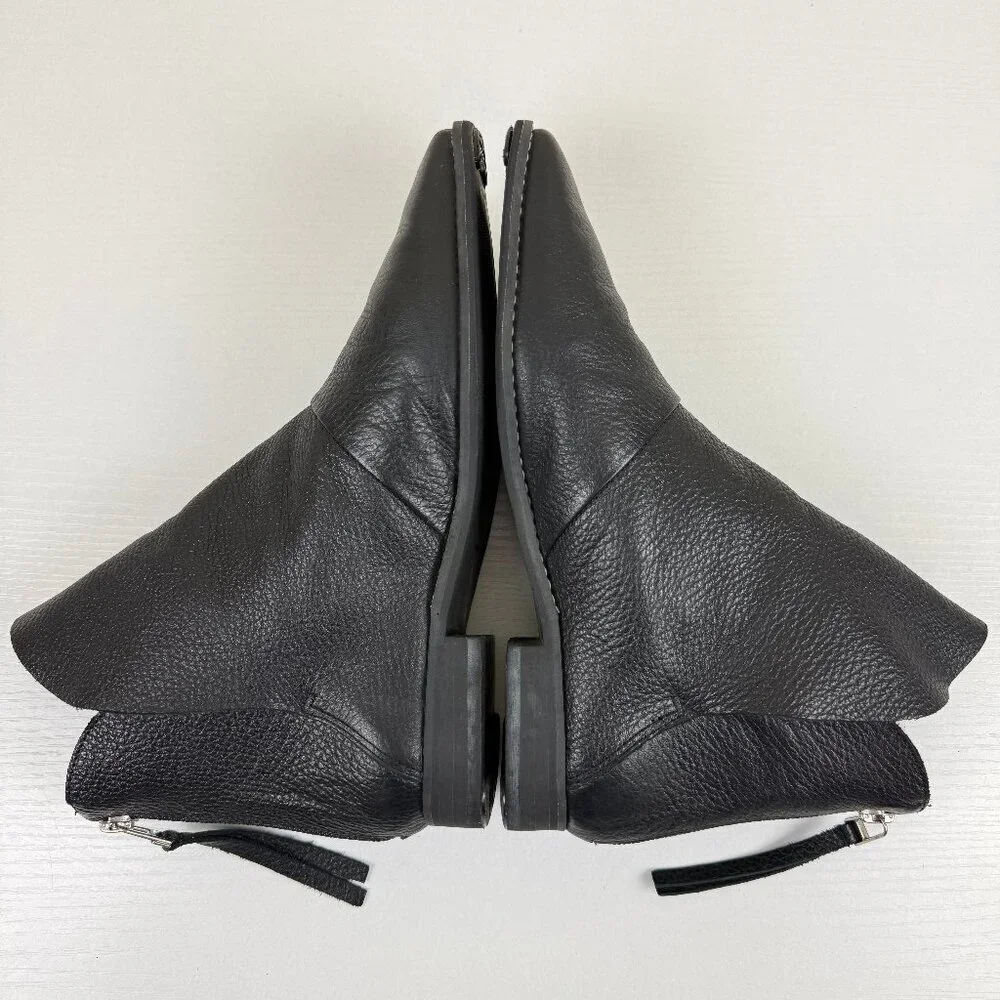 EUC Golo Schrunch Full Grain Black Pebbled Leather Ankle Booties